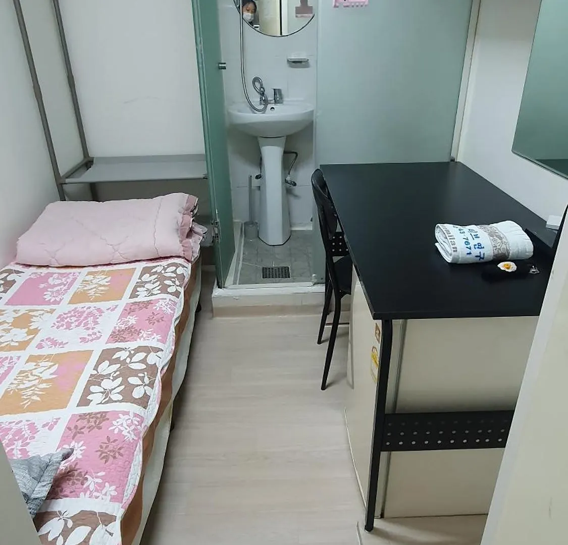 Full House Hostel Seoul 0*,