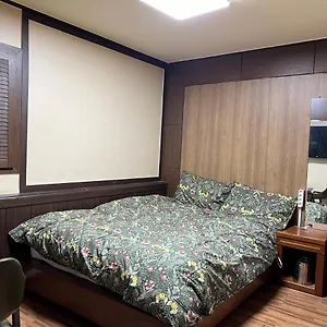  Hostel Brown